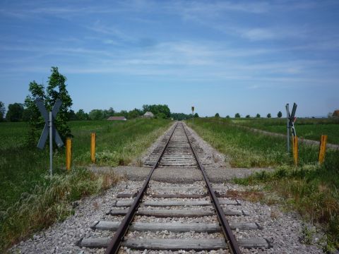 Bahnbergang ber einen Feldweg