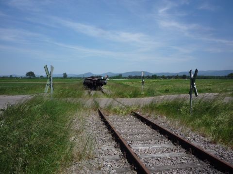 Bahnbergang ber einen Feldweg