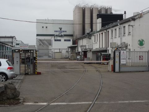 Einfahrt Kunststoffwerk Lahr